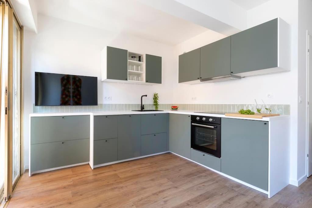 L2 2p Moliere Balcons/ac/wifi/5mins Tram & 10mins Appartement Nice